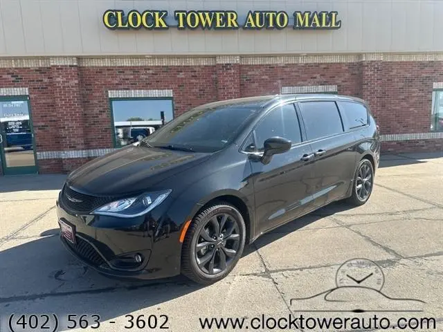 2018 Chrysler Pacifica  Pacifica in front of used car dealership