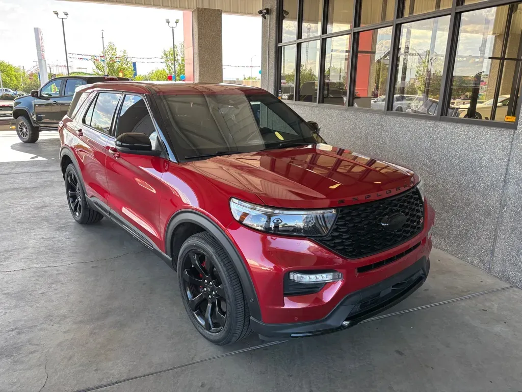 Vehicle image 5