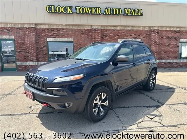 2015 Jeep Cherokee Cherokee in front of used car dealership